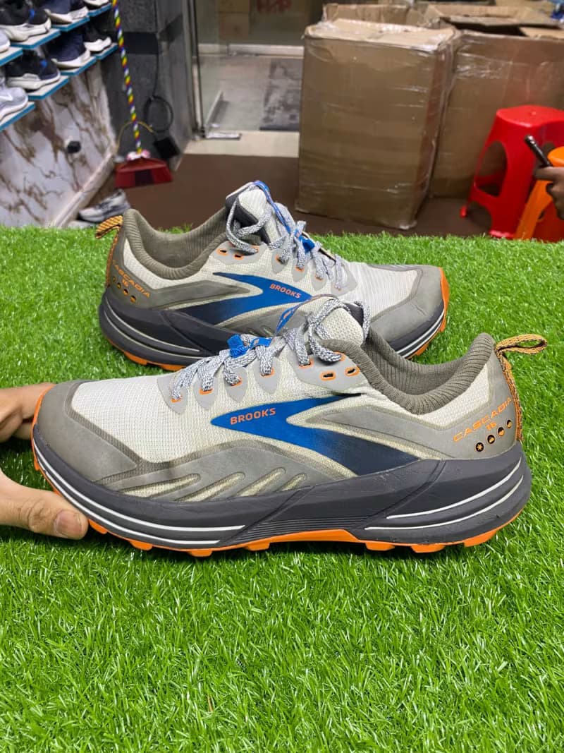 Brooks Cascadia